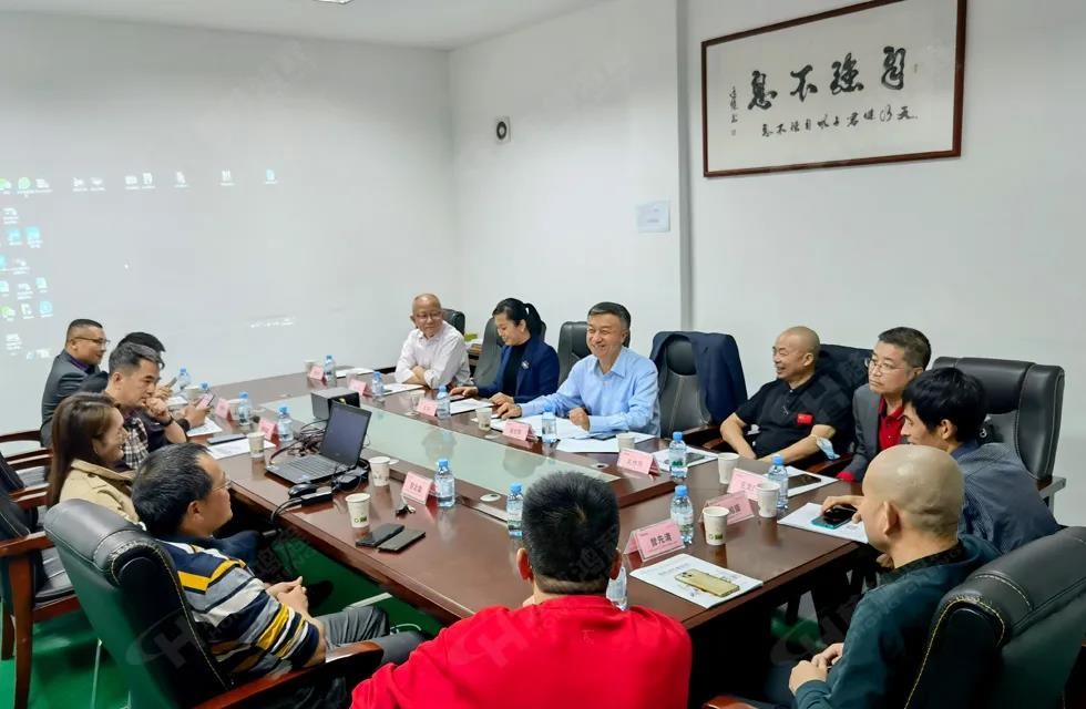 歡迎廣西塑料行業(yè)協(xié)會一行蒞臨桂林鴻程礦山機(jī)械廠參觀指導(dǎo)！